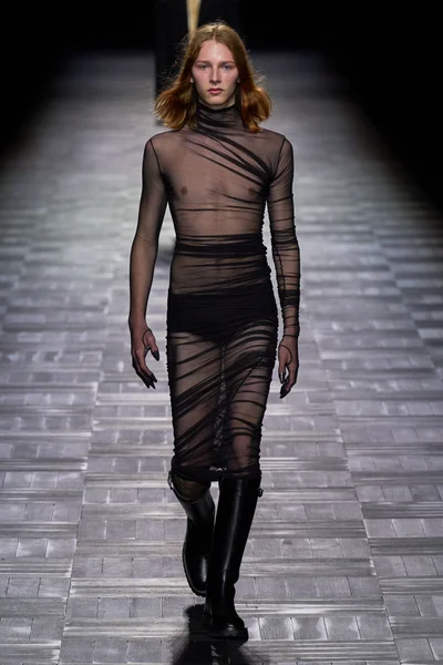 Look 4